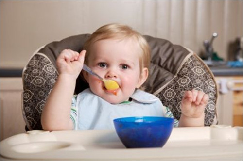 4个月宝宝辅食添加原则 食谱制作方法