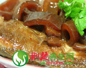 猪皮豆腐炖鲤鱼