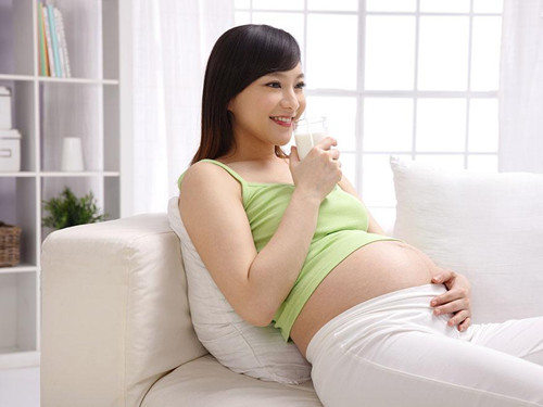 孕妇喝纯牛奶好还是喝酸奶好呢
