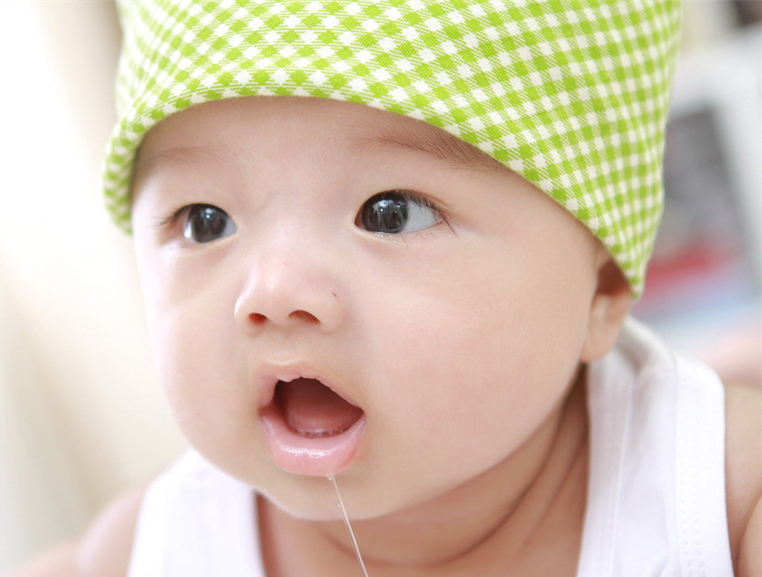 婴儿湿疹症状 怎样区别婴儿湿疹与痱子？