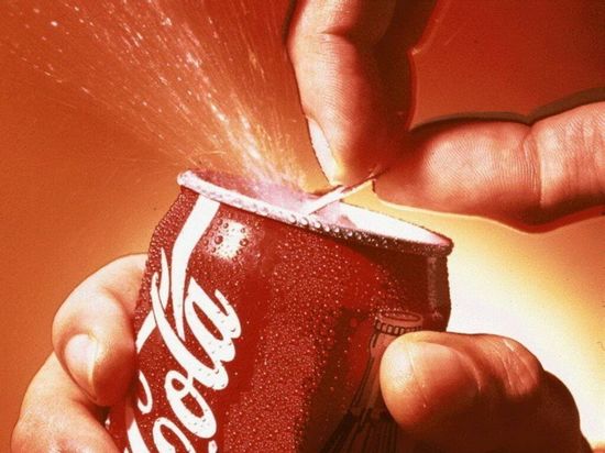 女子停喝可乐减肥100多斤 揭可乐喝多的危害