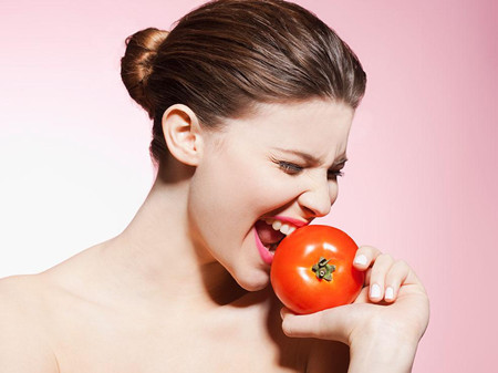 空腹吃西红柿好吗 空腹吃西红柿的危害
