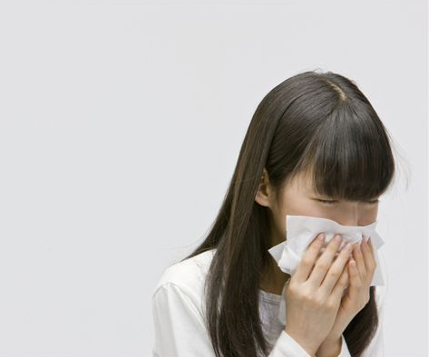 支气管炎的症状 反复咳嗽可能会引发