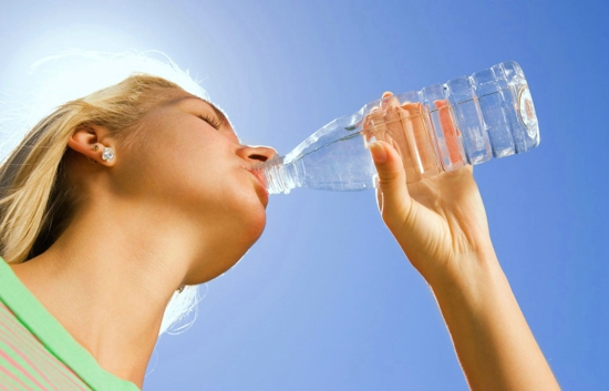 每日喝水的好处 水里加这些健康翻倍哦