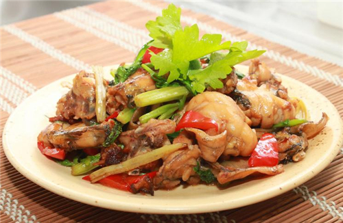 湘菜怎么做好吃 板栗辣子鸡的做法