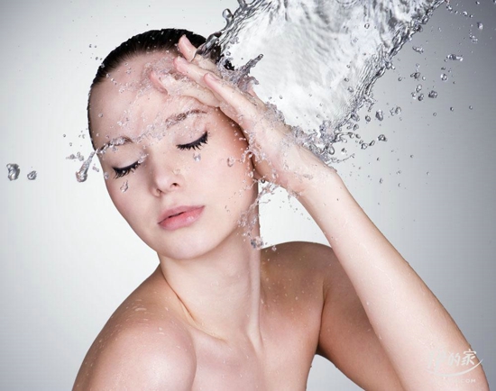 皮肤容易干是怎么回事 每天补水你真的到位了吗