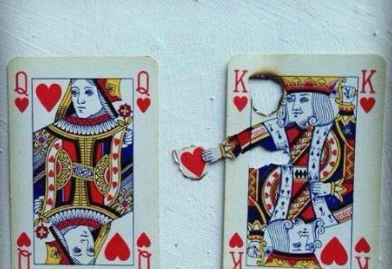 扑克牌的行为艺术 竟然感觉有点虐心