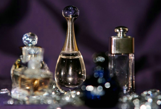 香水的正确使用方法 如何让香味更持久