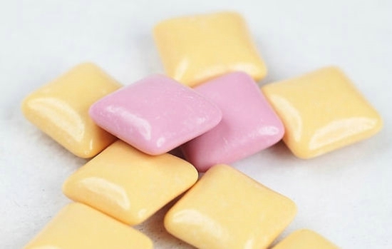 吃口香糖对牙齿好吗 常嚼口香糖的危害有哪些