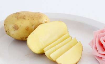 土豆100克，彩椒20克