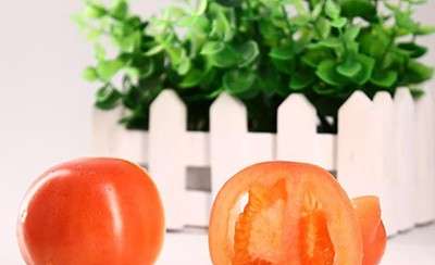 西红柿中含有很多的纤维素和维生素