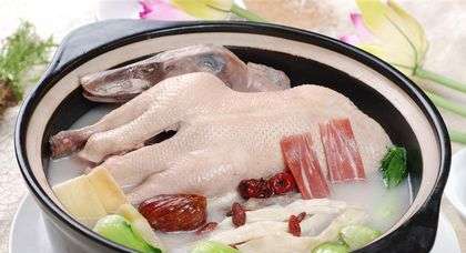 南京大暑的习俗：吃鸡喝鸭汤赏荷花 